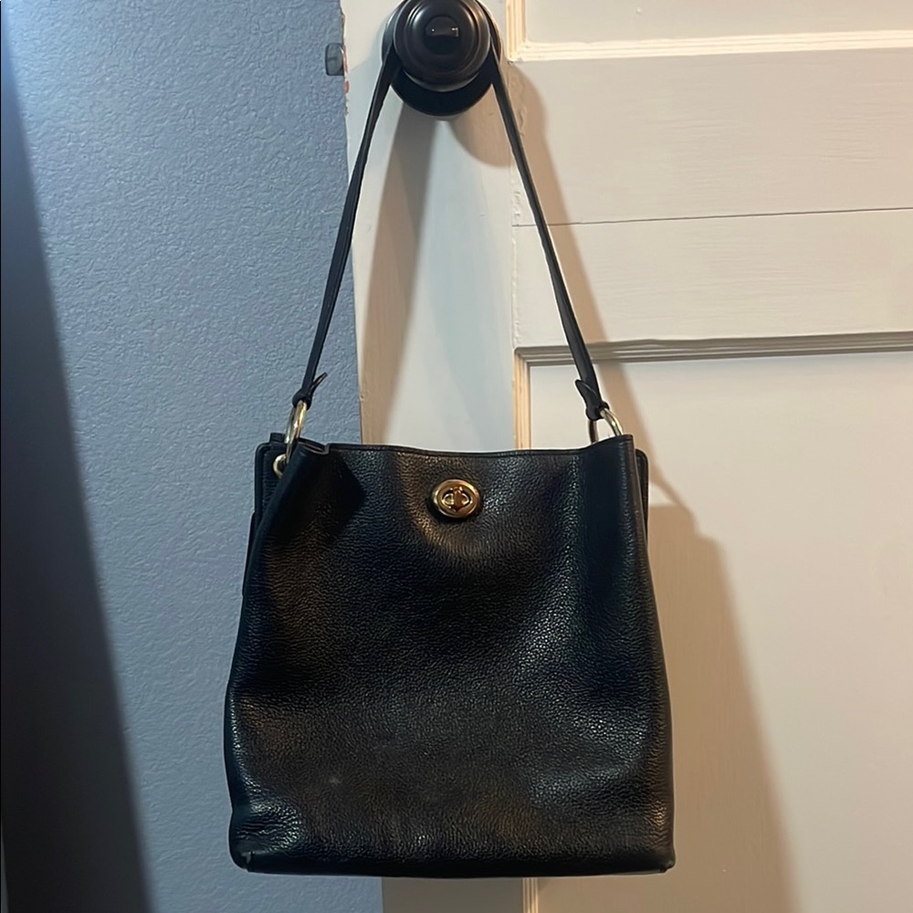 Classic Black Leather Shoulder Bag with Metallic Detail